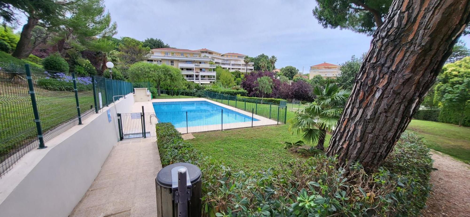 Spacieux 2 Pieces Vue Piscine Antibes