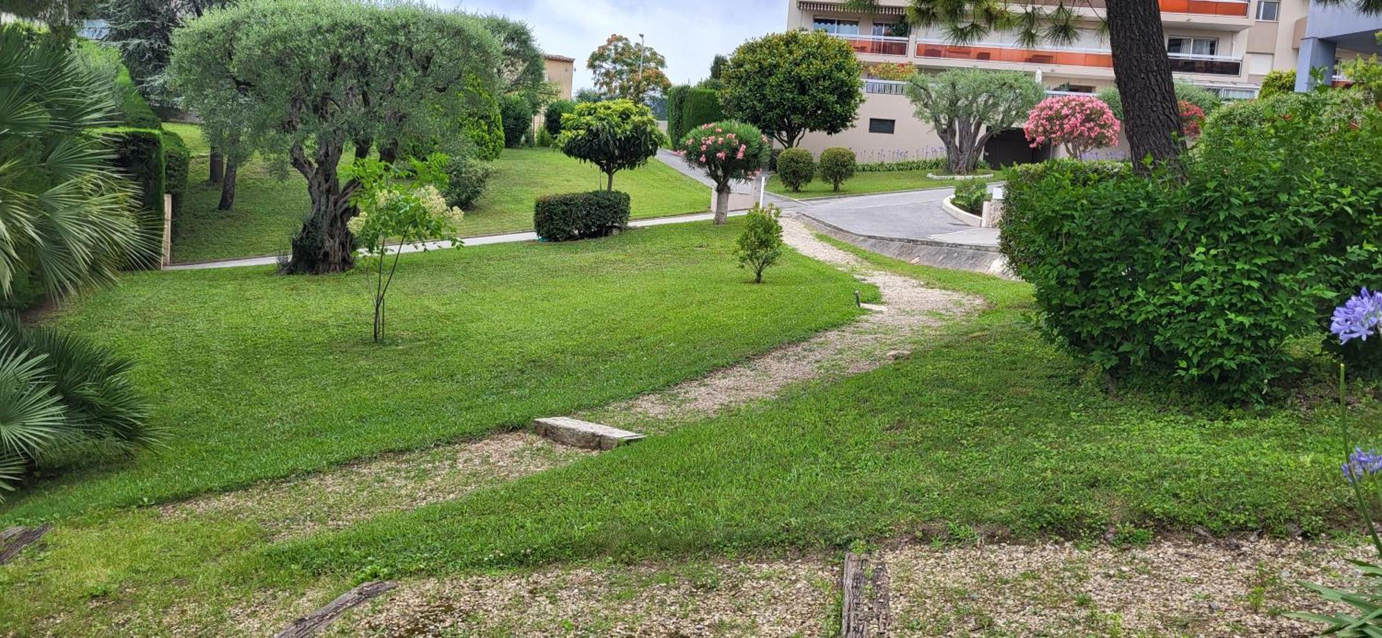Spacieux 2 Pieces Vue Piscine *